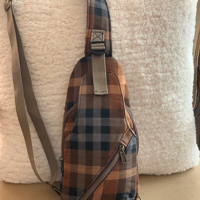 iThinksew - Patterns and More - Otis Sling Bag with Phone  display picture 2