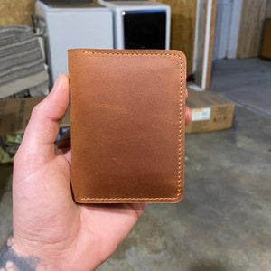 Personalized Leather Vertical Wallet Gift / Brown Leather Card 