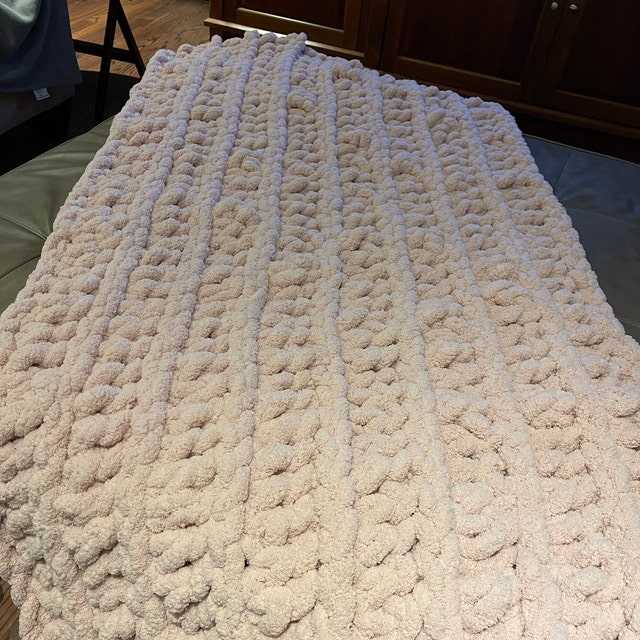 Chunky Cabin Crochet Blanket - Jumbo Yarn Crochet Pattern 