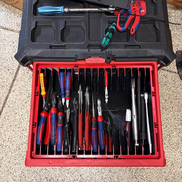 How to Organize Pliers in Drawers: Easy Tips for Tidy Tools