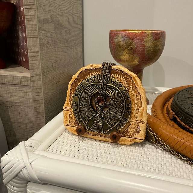 Collana Con Ciondolo Ra – I Predatori Dell'arca Perduta, Staffa Di Ra, Ottone Anticato, Nuovo Senza Etichette - Foto 1