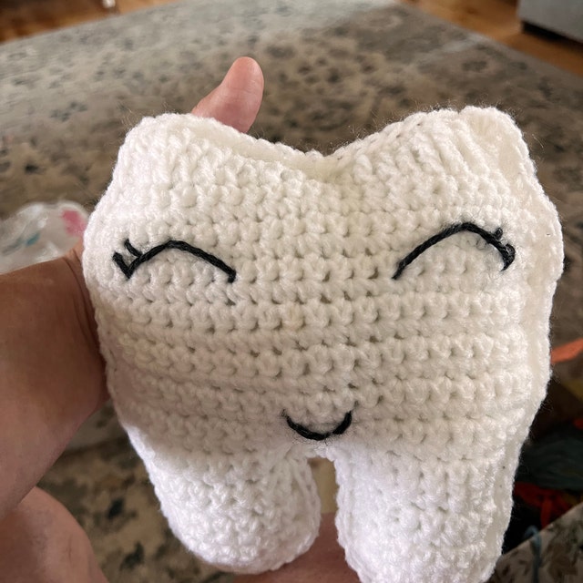 Tooth Fairy Pillow - Crochet Pattern Review - EyeLoveKnots
