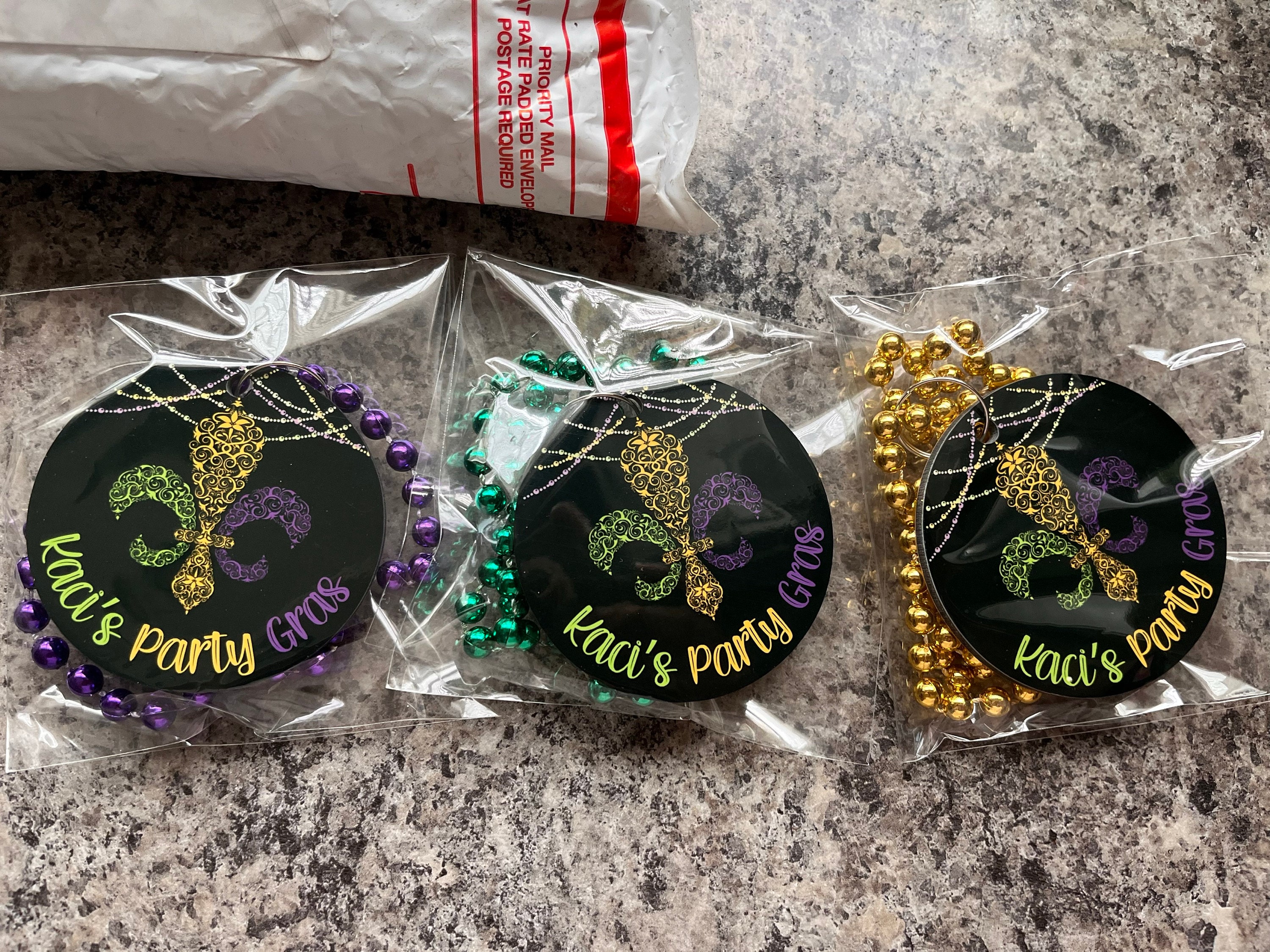 EINSEITIGE Mardi Gras-Halskettenmedaillons – Individuell gestaltet mit farbigem Design (verwenden Sie ein vorgefertigtes Design oder senden Sie Ihr eigenes ein). Großpackungen.