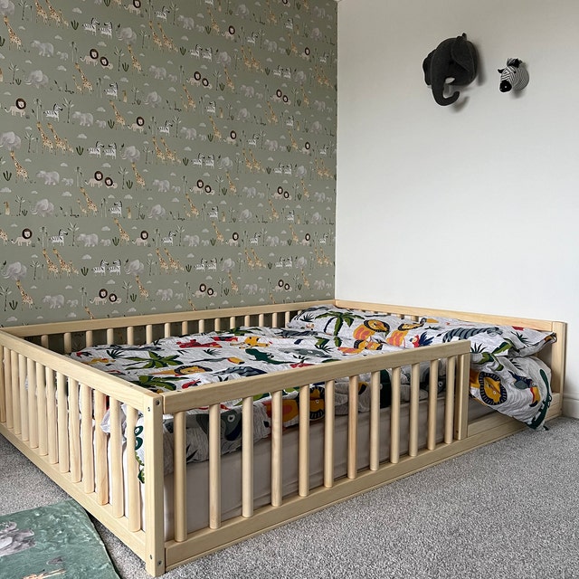 Cama de piso para niños pequeños con rieles redondos, amplias opciones de  color, muebles para niños pequeños, cama Montessori, cama para niños  pequeños, cama para niños, cama de madera, cama para niños -  España