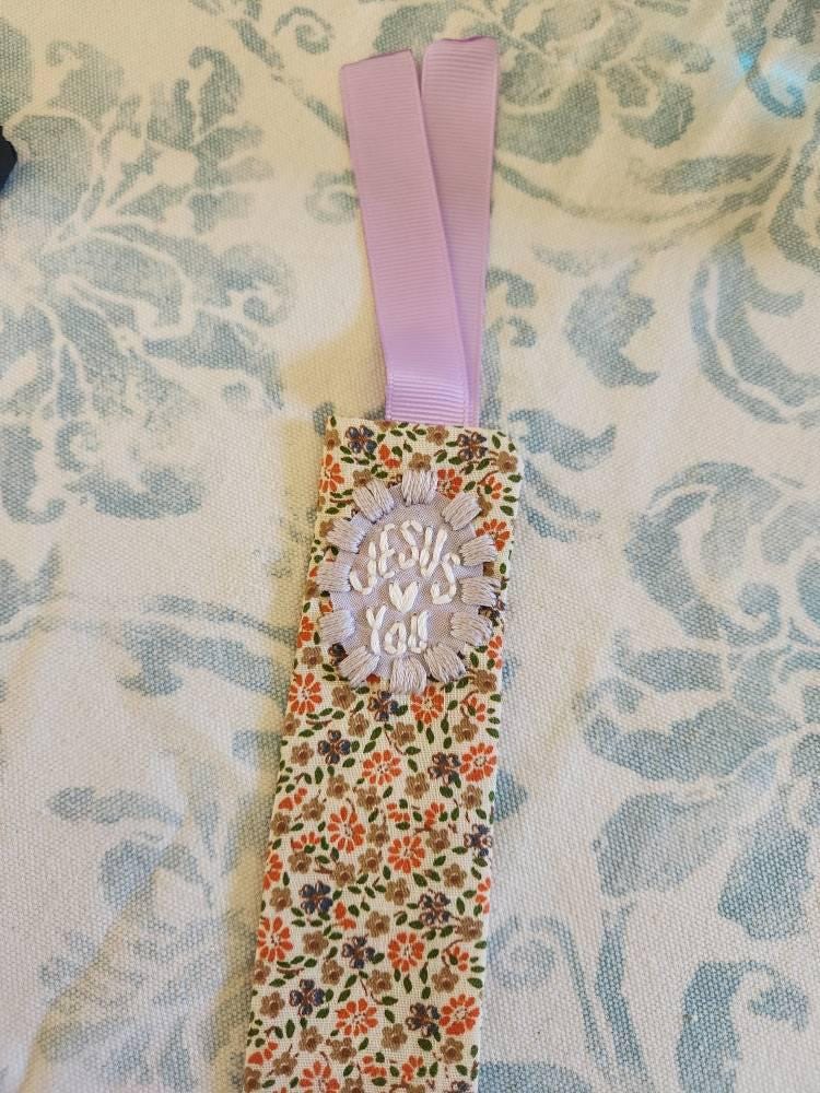 embroidered fabric bible bookmark (Jesus loves you)