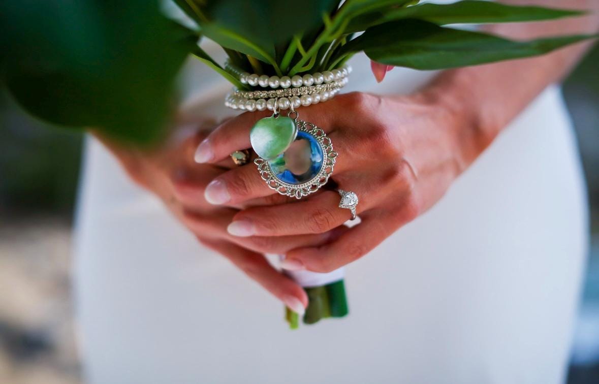 Custom Photo Bridal Bouquet Charm, Wedding Bouquet Charm with Pearl, Memorial Gift for Bride, Bridal Shower Gift, Wedding Gifts for Her