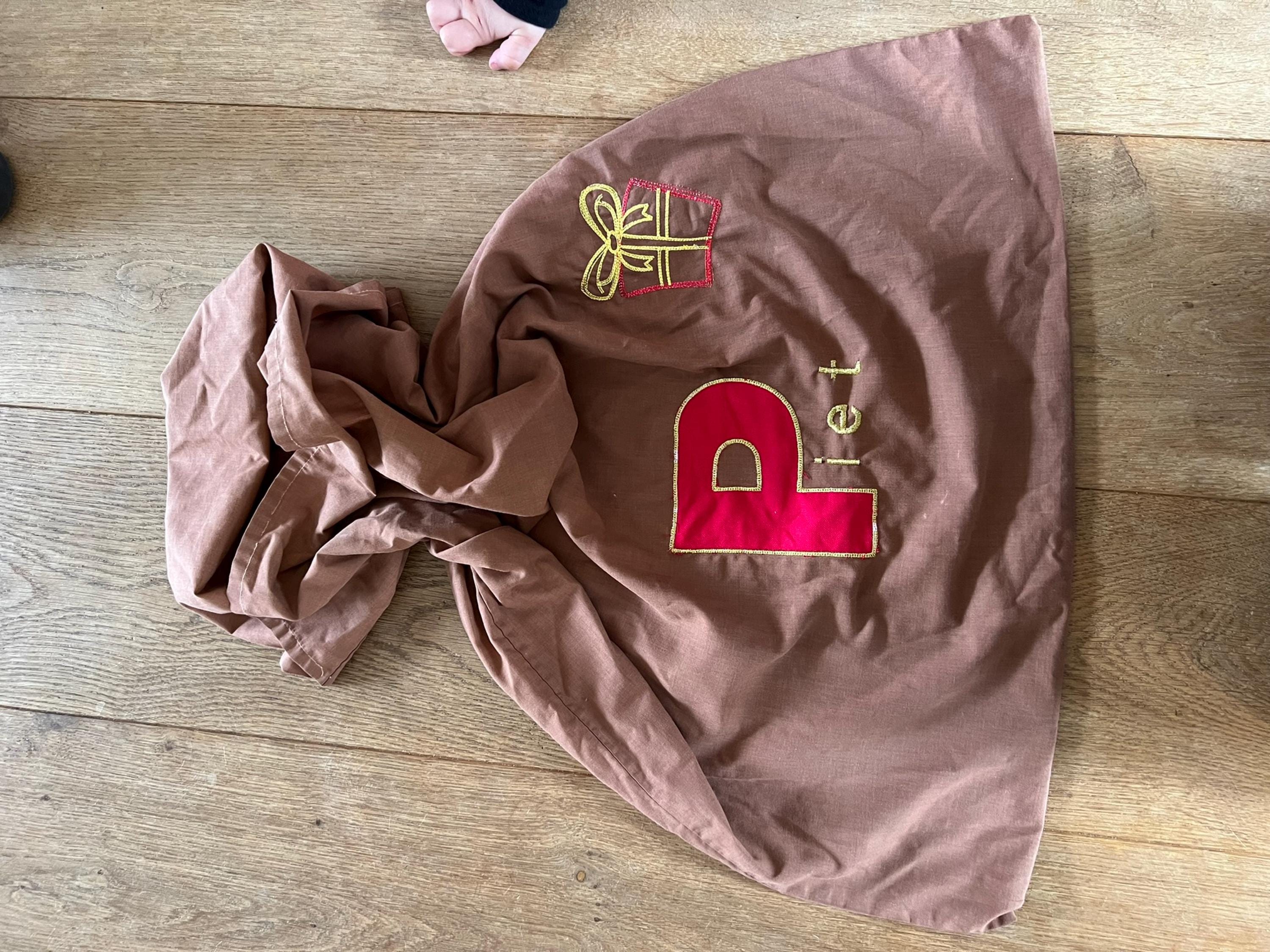 Customer photo for Gift box - Embroidery design