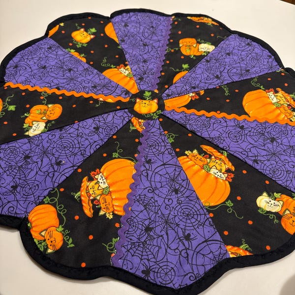 Quilted Halloween Table Topper Pattern - PDF Pattern - Slightly Spooky ...