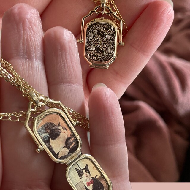 Gold Victorian Locket Necklace: Personalized Photo Pendant