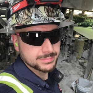 Custom Hydro Dipped White Full Brim Hard Hat – Pyramex With Ratchet Suspension – OSHA Approved, Simpson Sticker Bomb Design