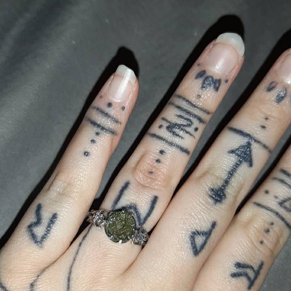 Authentic Raw Moldavite Gemstone Ring 925 Sterling Silver Ring Authentic Raw Moldavite Gemstone Ring 925 Sterling Silver Ring