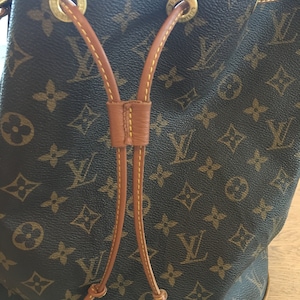 Louis Vuitton Monogram Petit Noe Drawstring Bucket Hobo 11lv106