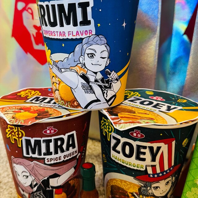 ゾーイのラーメン、カップヌードルのラベル、Kポップのデーモン