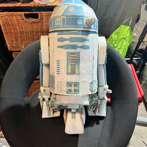 スターウォーズ R2-D2 にインスパイアされた DIY 3D ペーパークラフト