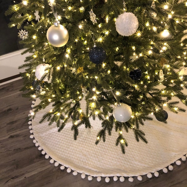 Pom pom christmas tree skirt