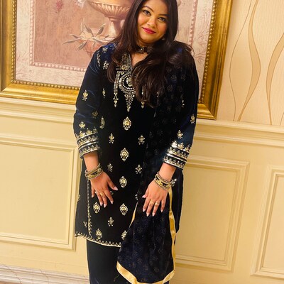 Women mahendi green printed cotton reyon kurta pent set