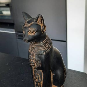 エジプトで作られたユニークなエジプトの女神バステト猫の像黒い重い石