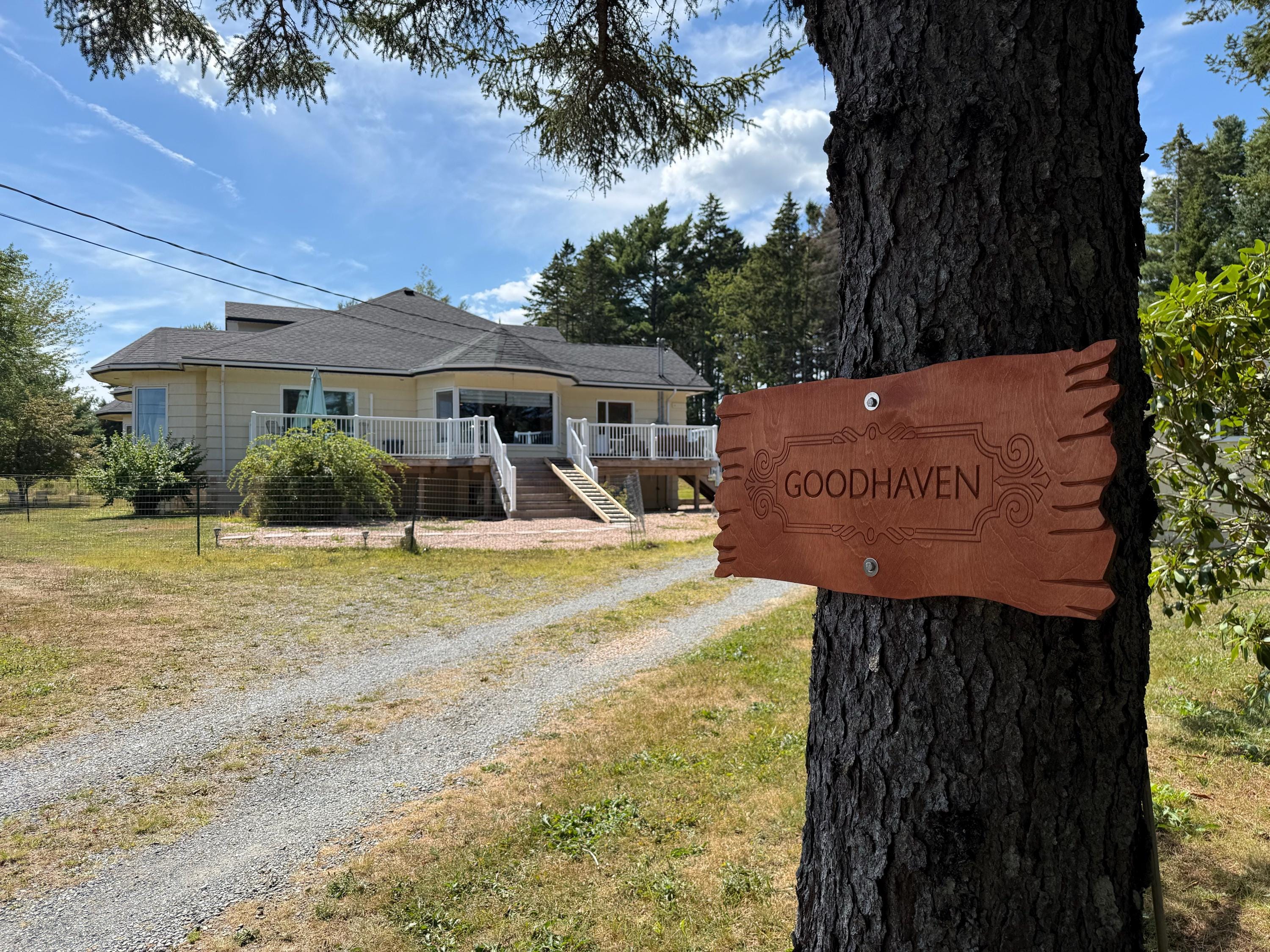 Personalized Wooden Family Name Sign, Custom Carved Sign, Wood Home Decor, Housewarming Gift, Outdoor Sign, Retro House Decor, Cabin Decor