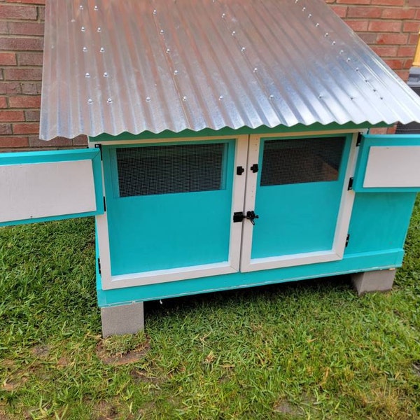 Small Flock Chicken Coop Plans - Simple, Strong and Easy to Make With ...