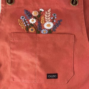 ジーンズやシャツのポケット用の花柄刺繍、手刺繍の服のデザイン