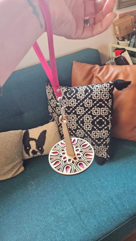 Customized Name Portable Wrist Yarn Holder, Crochet Tools, Portable Wrist Yarn Knitting Stand, Crochet enthusiasts, Gift for Mom/Grandma