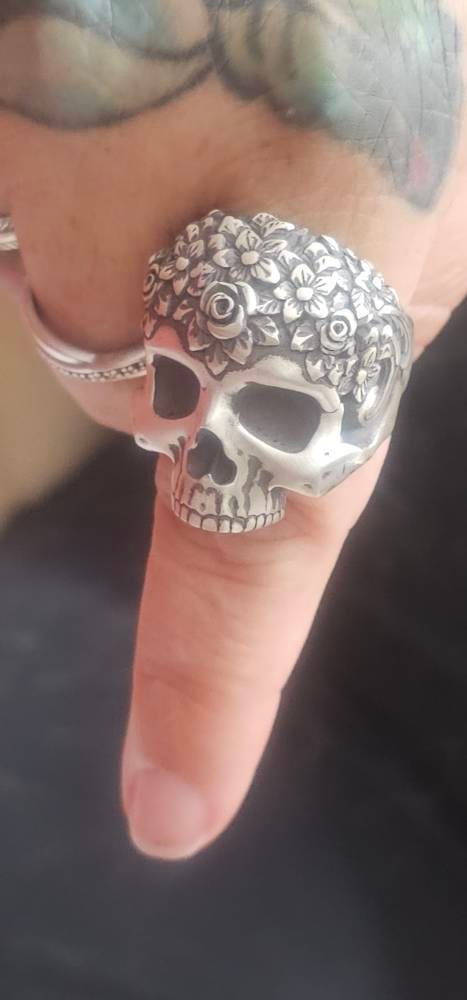 Personalized Skull Ring With Roses, Men Gift Ring, Men Biker Ring, Gothic Skeleton Ring Art, Halloween Skulls