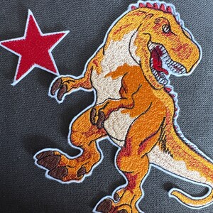 T-Rex Dinosaurier Aufnäher, Ca. 8x8 Cm – Bügelbild Oder Aufnäher Für Kleidung & Taschen