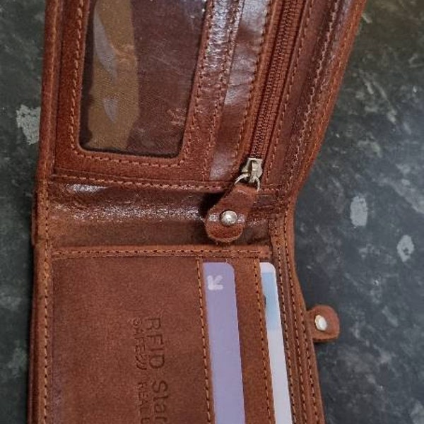 Personalised Men’s Leather Wallet – Engraved Brown Hunter Wallet With RFID, Gift For Dad, Grandad