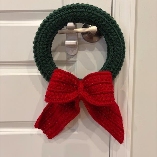 A customer's finished Wheat Stitch Wreaths Crochet Pattern in 4 Sizes