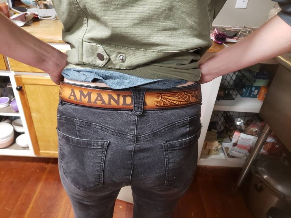 Name Belt. Western Design NBT929 - Belt is 1 1/2&quot; wide - Includes name in center back, removable utility buckle & leather keeper