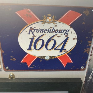 希少ビンテージ　サビネリ　コーラル　ダンヒルマーク Kronenbourg 1664 Beer Drink - Metal Sign Metal Plaque Wall Art