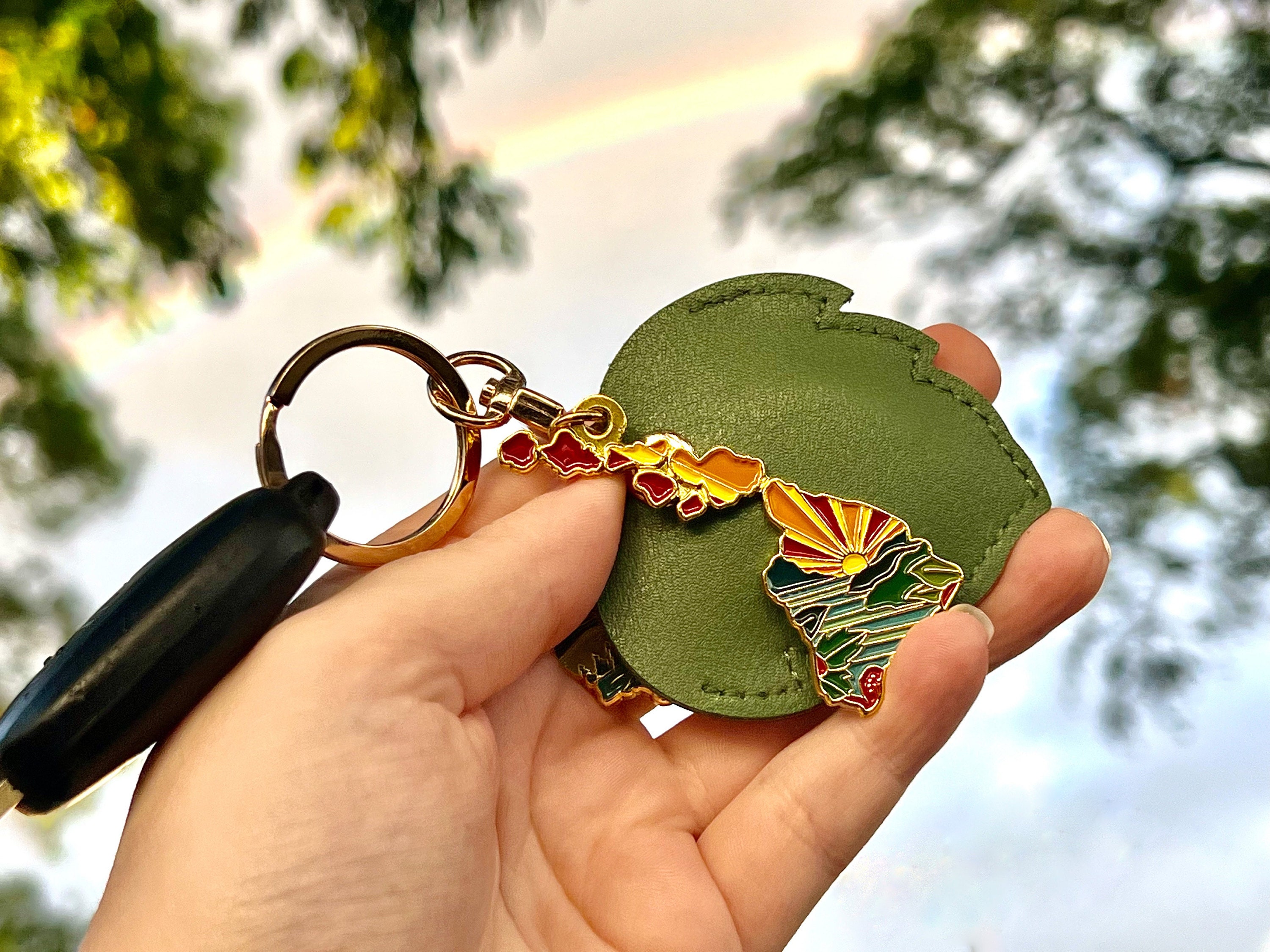 Hawaii Gold Enamel Keychain | Hawaii Outline Key Ring | Soft Enamel Illustrated State Keychain 1.75&quot;