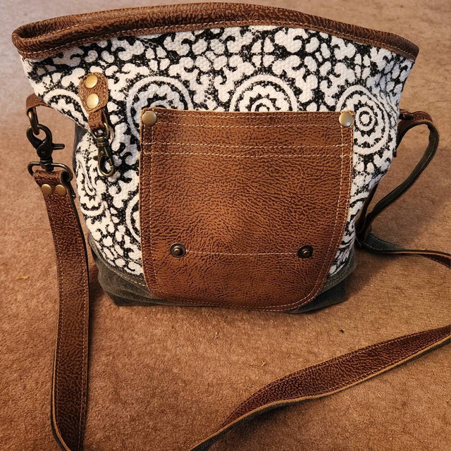 Seriously obsessed 😍  Bags, Upcycled bag, Leather handmade
