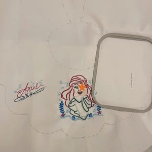 リトル・マーメイド アリエルサイン入りデジタル刺繍機デザイン