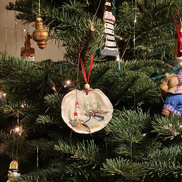 Hand Painted Maine Scallop Shell Ornament - Maine Lobsters Toasting Red ...