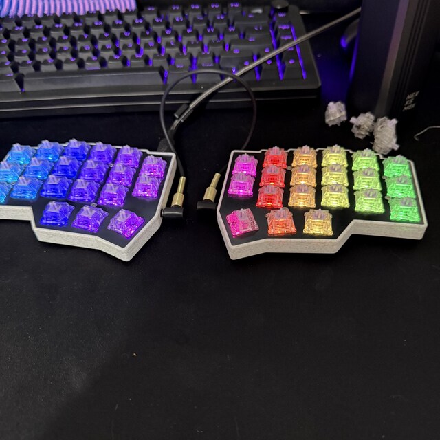 Corne Mini V4 Wired Split Keyboard, Tenting-tilting Kit, RGB
