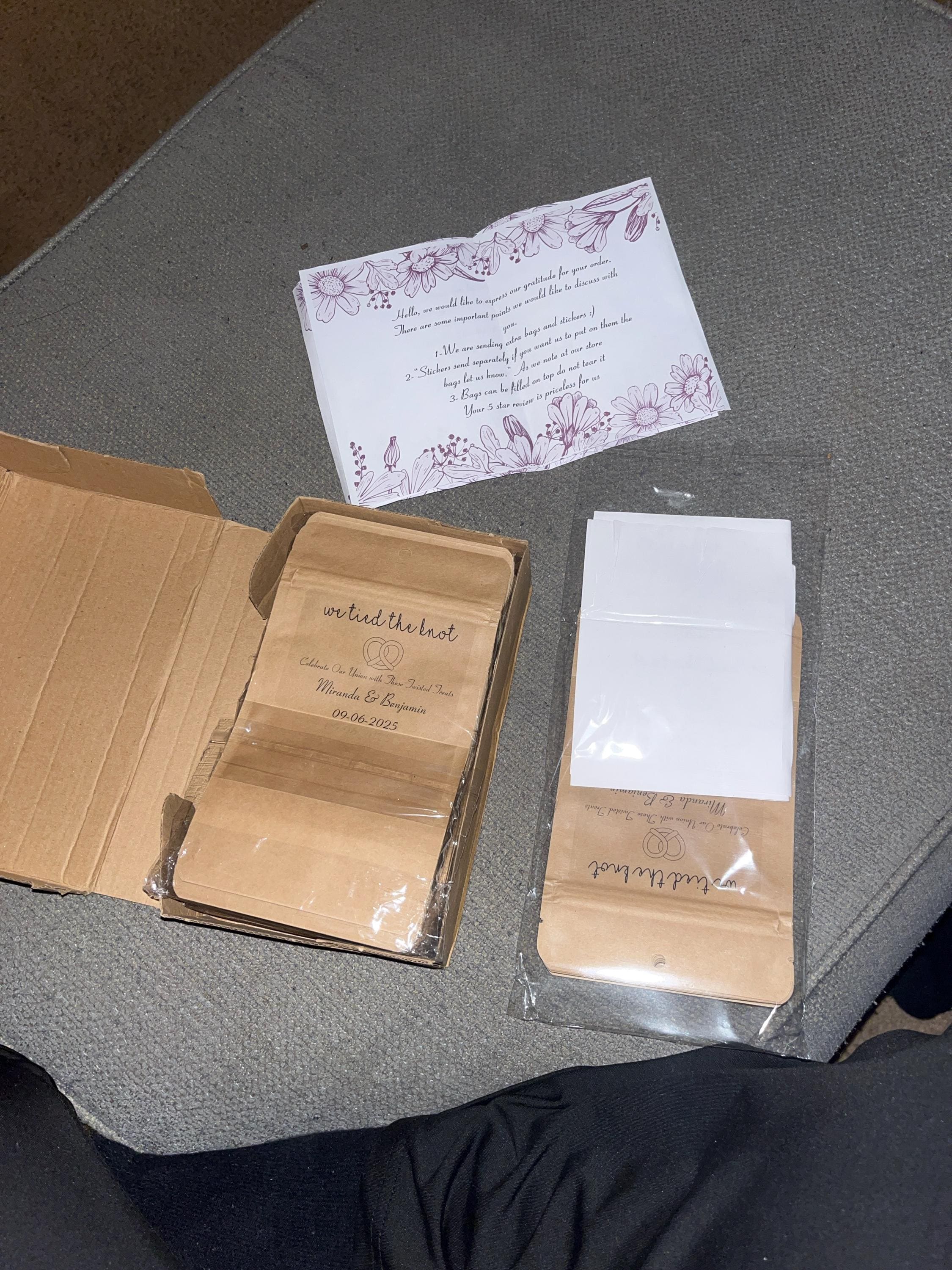 50 Stück Hochzeitsgeschenktüten, Gastgeschenke zum Probeessen, Brezeltüten mit der Aufschrift „We Tied the Knot“, Leckerlitüten zur Hochzeit, Snackbeutel zum Stehen