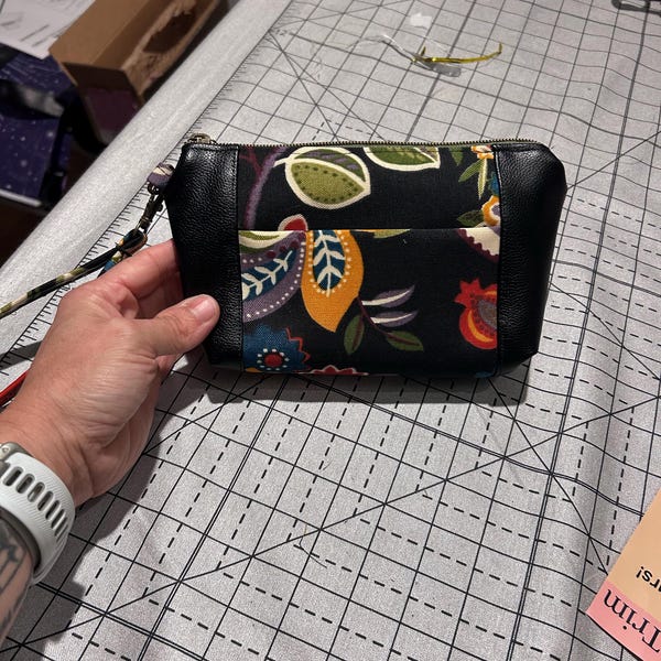 Norfolk Pouch Sewing Pattern+ Video, Two Sizes: Zipper Wristlet, Card ...