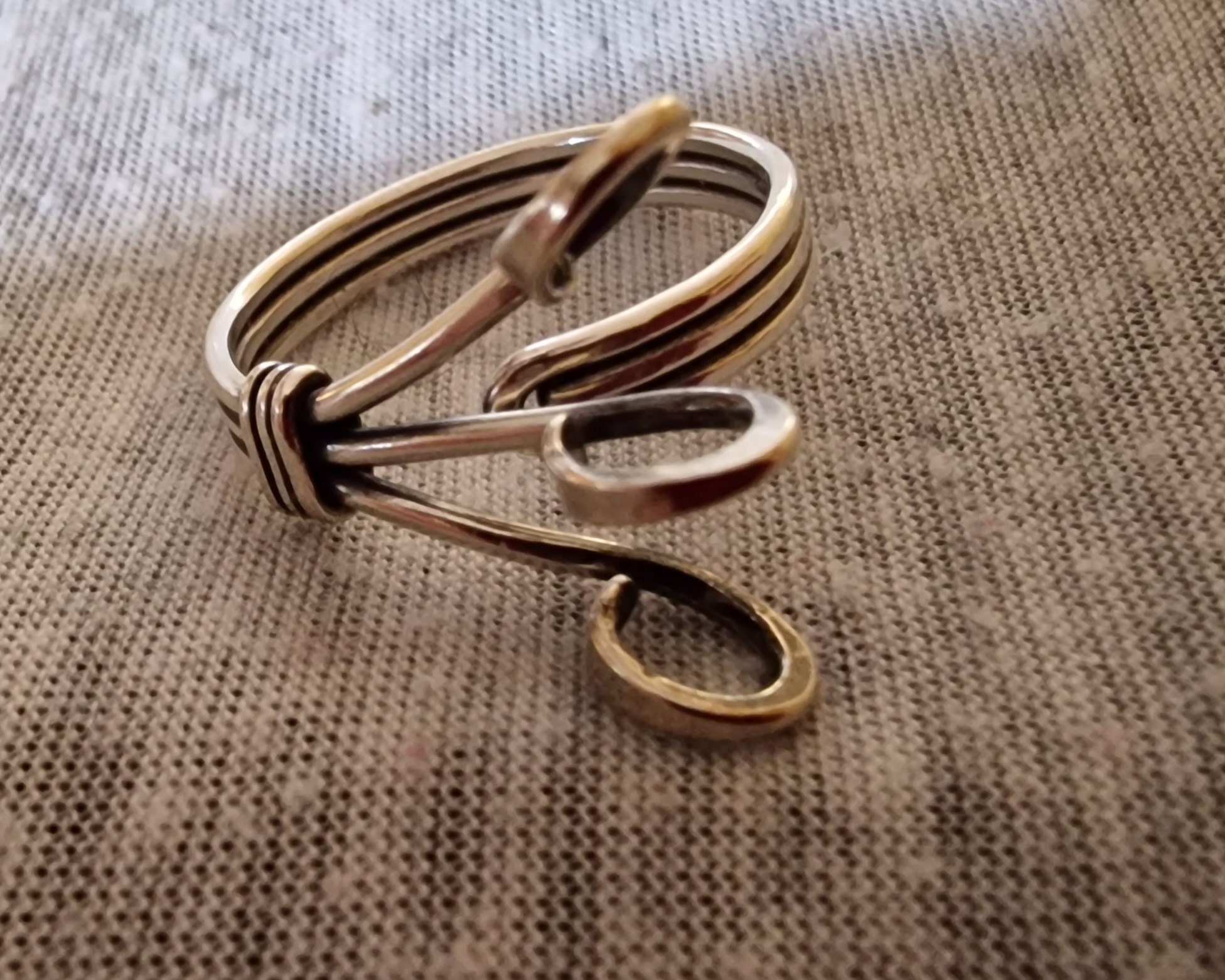 Three Colour Yarn Guide Knitting Ring - Stranded Knitting 3 Hook Ring - Colorwork - Fair Isle - Crochet