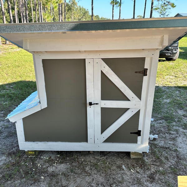 Small Flock Chicken Coop Plans - Simple, Strong and Easy to Make With ...