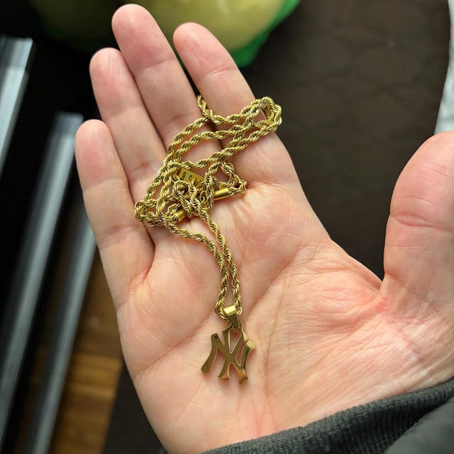 18k Gold New York Yankees Pendant – Unisex Baseball Charm Necklace