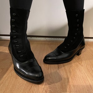 ブラックレザー＆ブラックスエードのビクトリアンレディースボタン