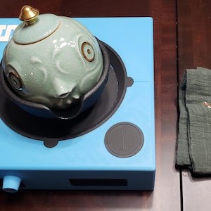 青衣 Wエンジン超リアルレプリカ ― 景徳鎮「氷翡翠」磁器急須＆金彩