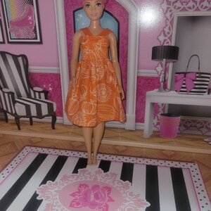 Animal Print Clothes. Fashion Woman In Leopard Dress. Trendy Girl With - Foto 2