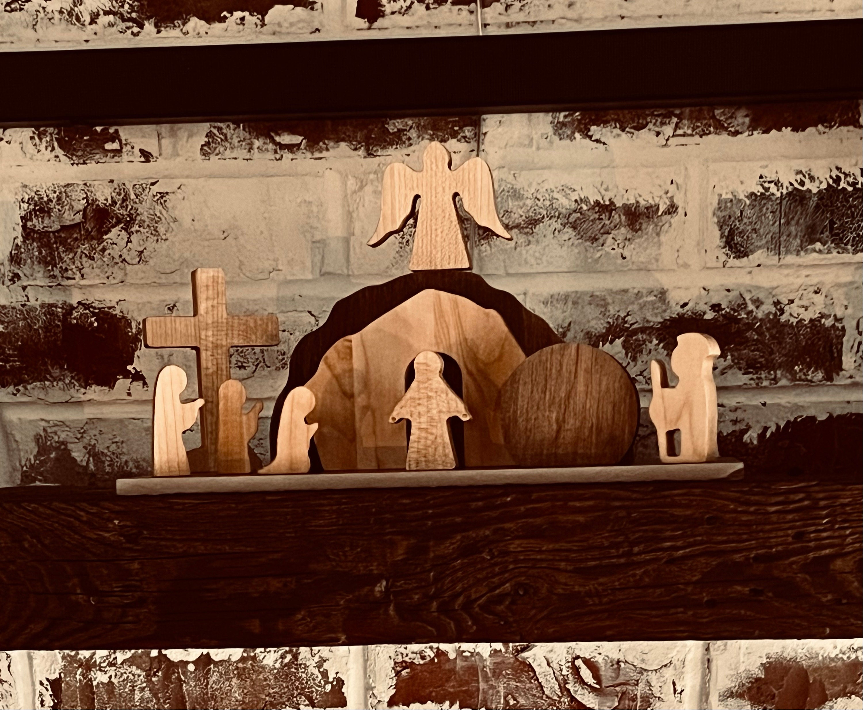 Osterdekoration, Auferstehungsszene, christliches Dekor, handgemachtes Osterandenken, Heimgeschenk, religiöse Ostergeschenke für die Familie, leeres Grab, Massivholz
