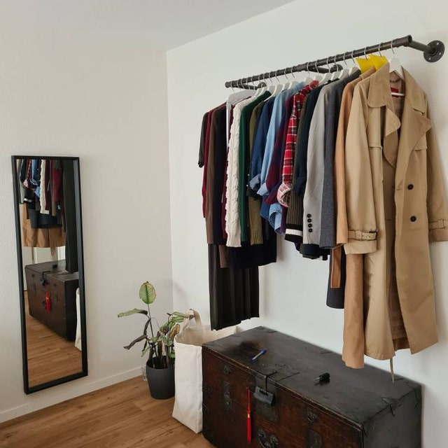 Tubos industriales montados en la pared poste para colgar ropa estante de ropa de hierro rustico riel de exhibicion para almacenamiento de prendas para tienda armario dorado Etsy Espana