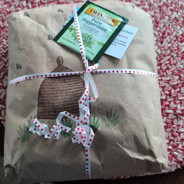 RUG HOOKING KIT - Busy Little Bee on Linen - Etsy