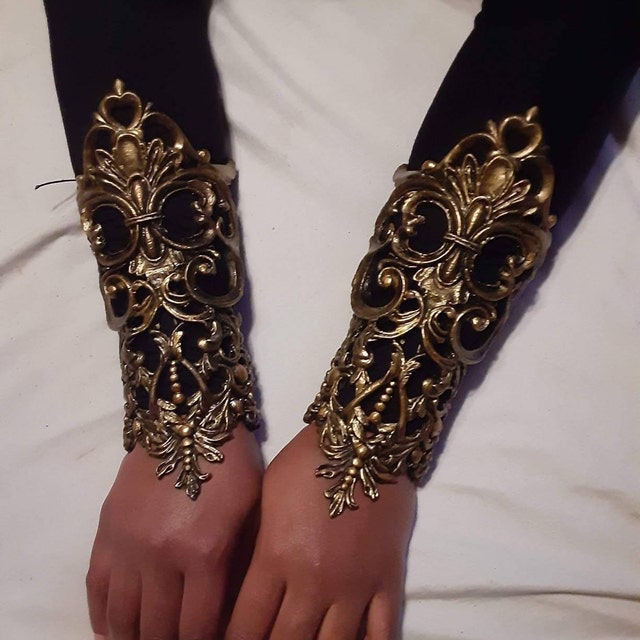 FAB Braveforge Bracers gold foil 開封済み FAB Braveforge Bracers gold foil 開封済み - メルカリ