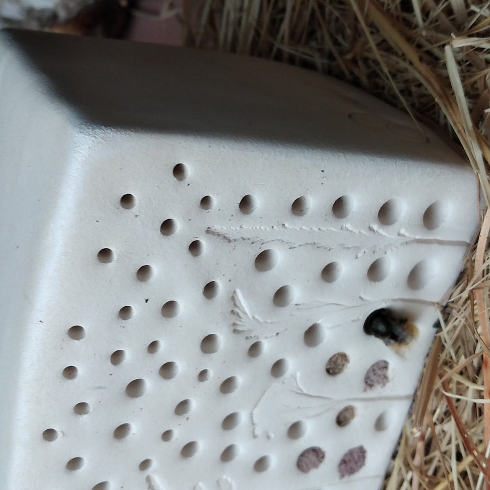 Bienenstein groß aus gebranntem Ton, Bienenhotel, Insektenhotel, Nisthilfe Wildbienen, Insektenhaus, Bienenhaus, Garten Keramik