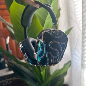 Larissa added a photo of their purchase